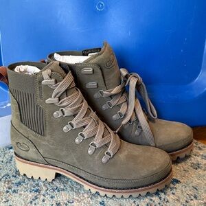 Chaco Fields Lace Waterproof Boots NWT size 7